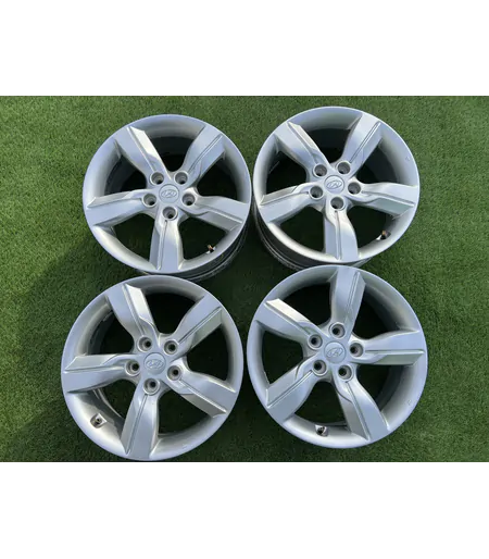 5x114.3 17" Hyundai gyári alufelni 7Jx17h2 ET47 1