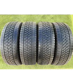 215/70 R15C Bridgestone Blizzak W810 téli gumi 6-7mm 1