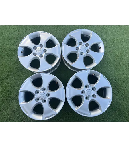 5x114.3 16" Kia gyári alufelni 6Jx16h2 ET51 1