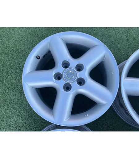 5x114.3 16" Nissan gyári alufelni 6,5Jx16h2 ET40 4