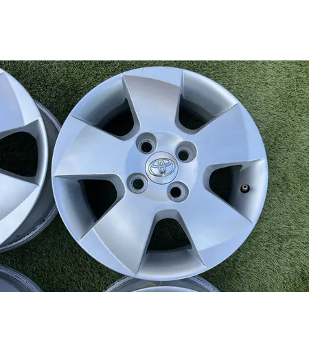 4x100 14" Toyota gyári alufelni 4,5Jx14h2 ET39 4
