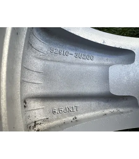5x114.3 17" Kia gyári alufelni 6,5Jx17h2 ET35 8