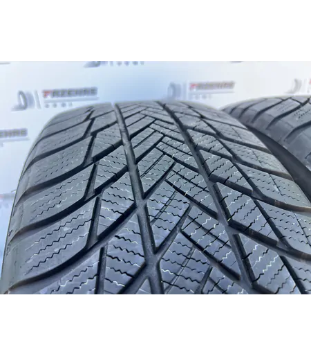 225/60 R17 Bridgestone Blizzak LM001 téli gumi 5-5,5mm - Mobil Gumis 2