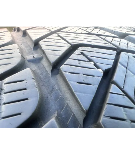 235/65 R18 Pirelli Scorpion téli gumi 5mm 4