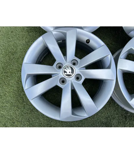 4x100 15" Skoda gyári alufelni 5,5Jx15h2 ET41 - Mobil Gumis 3