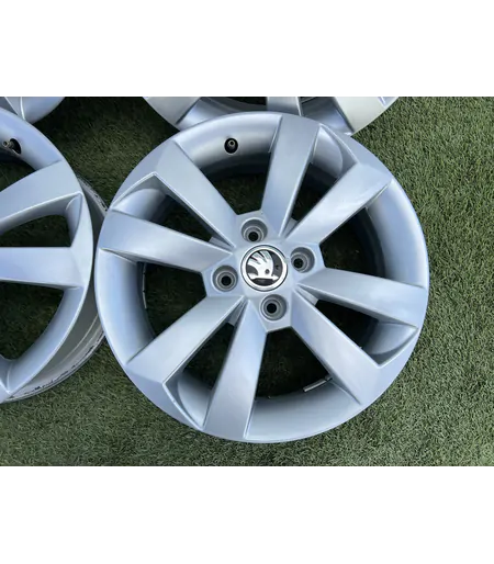 4x100 15" Skoda gyári alufelni 5,5Jx15h2 ET41 - Mobil Gumis 4