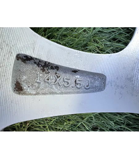 4x114.3 14" Nissan gyári alufelni 5,5Jx14h2 ET45 7