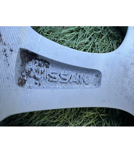 4x114.3 14" Nissan gyári alufelni 5,5Jx14h2 ET45 8