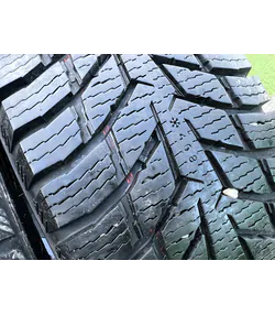 215/65 R15C Nokian SnowProof C téli gumi 8mm 3