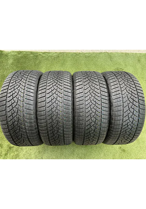 275/40 R22 Goodyear UltraGrip Performance téli gumi 8mm