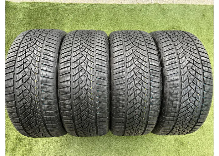 275/40 R22 Goodyear UltraGrip Performance téli gumi 8mm alapértelmezett kép