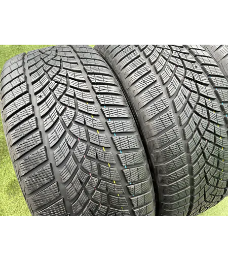 275/40 R22 Goodyear UltraGrip Performance téli gumi 8mm 2