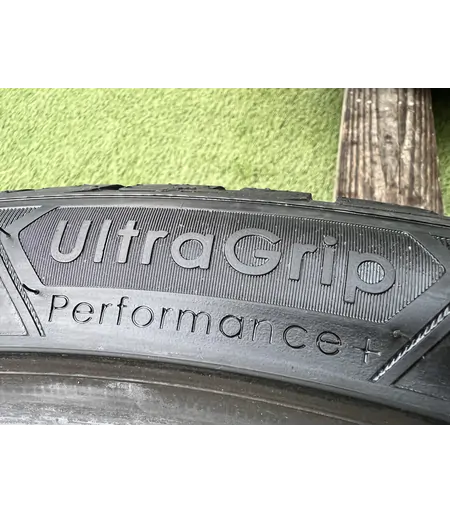 275/40 R22 Goodyear UltraGrip Performance téli gumi 8mm 8