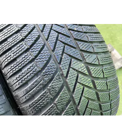 285/40 R21 Bridgestone Blizzak LM005 téli gumi 6mm 3