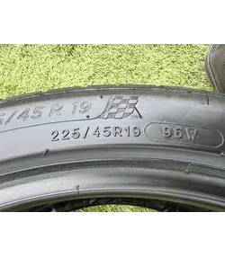 225/45 R19 Michelin PilotSport 4 nyári gumi 5mm - Mobil Gumis 6