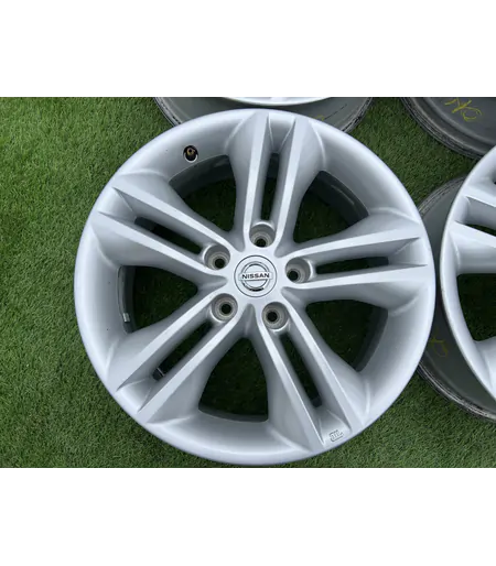 5x114.3 17" Nissan gyári alufelni 6,5Jx17h2 ET40 2