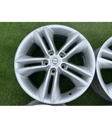5x114.3 17" Nissan gyári alufelni 6,5Jx17h2 ET40 5