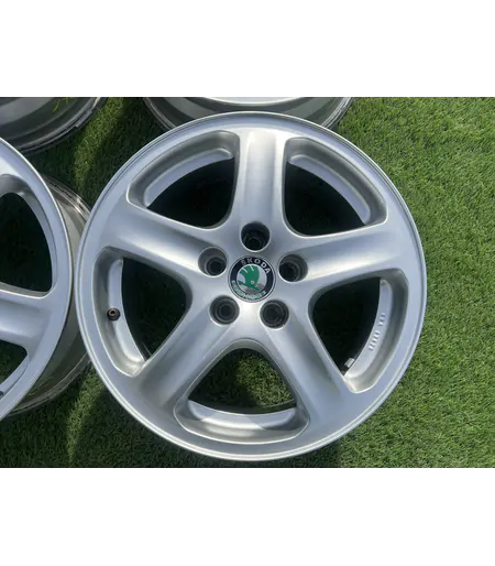 5x100 15" Skoda gyári alufelni 6Jx15h2 ET38 3