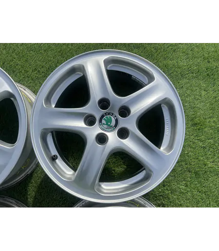 5x100 15" Skoda gyári alufelni 6Jx15h2 ET38 4