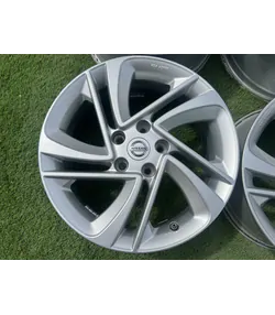 5x114.3 17" Nissan gyári alufelni +TPMS szenzor 7Jx17h2 ET40 2