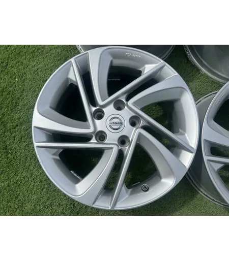 5x114.3 17" Nissan gyári alufelni +TPMS szenzor 7Jx17h2 ET40 2