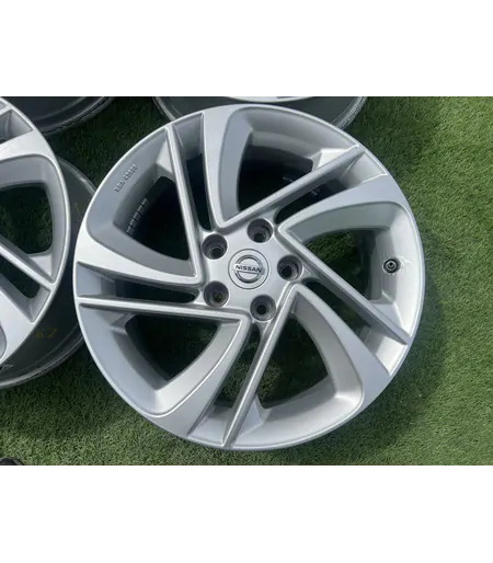 5x114.3 17" Nissan gyári alufelni +TPMS szenzor 7Jx17h2 ET40 3