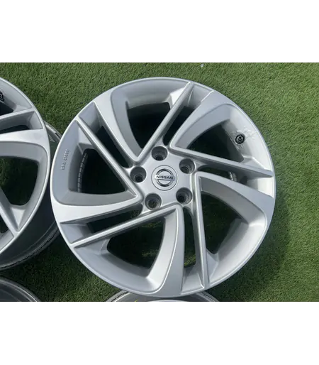 5x114.3 17" Nissan gyári alufelni +TPMS szenzor 7Jx17h2 ET40 4