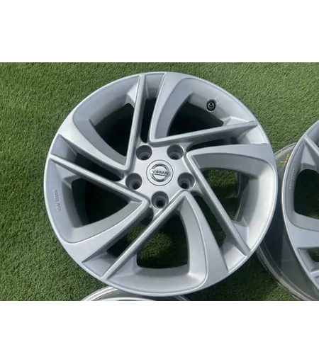 5x114.3 17" Nissan gyári alufelni +TPMS szenzor 7Jx17h2 ET40 6