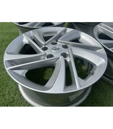 5x114.3 17" Nissan gyári alufelni +TPMS szenzor 7Jx17h2 ET40 5