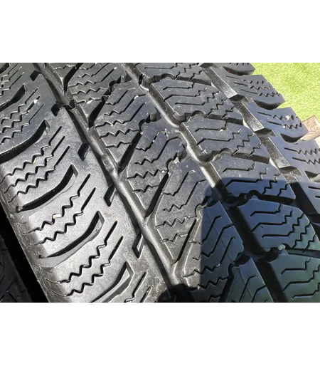 215/65 R16C Uniroyal SnowMax 3 téli gumi 8mm 3